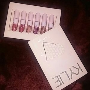 Kylie Jenner Velvet Liquid Lipstick Sey